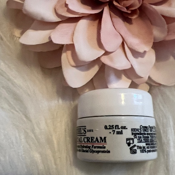 Kiehls Bundle Face Wash face Cream & Body Moisturizer - Picture 8 of 8